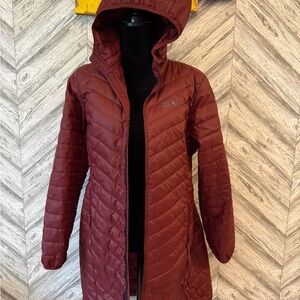 🗻MOUNTAIN HARDWEAR  Women’s Long Down Puffy Jacket, Hooded, Dark Red, size L
